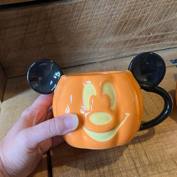 Set of large Disney Mickey Mouse pumpkin jack-o-lantern mugs, NEW - Picture 4 of 6